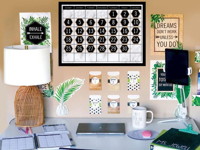 26 Cubicle Decor Ideas To Add Style to Your Workspace